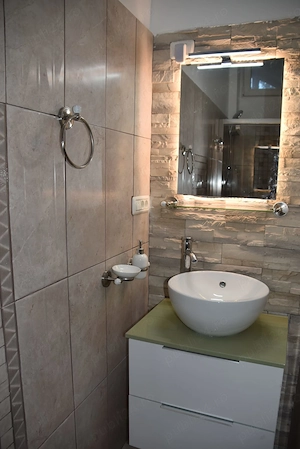 Proprietar, inchiriez apartament 2 camere, et. 1, langa Medicina si Universitate - imagine 4