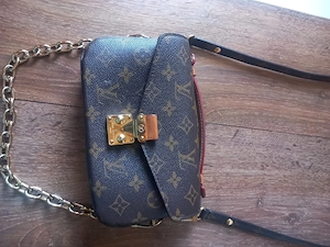 geantă Louis Vuitton 