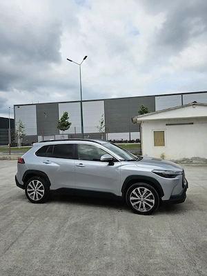 Vand Toyota Corrola Cross 2023  ,2.0 hibrid,dynamic  ,primul propietar  - imagine 2