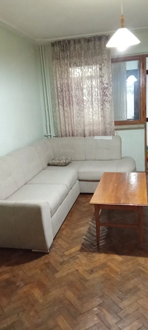 inchiriez apartament 2 camere in zona Garii 