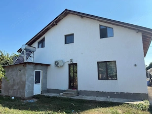 Vand casa in localitatea Hârșova,parter+mansarda 