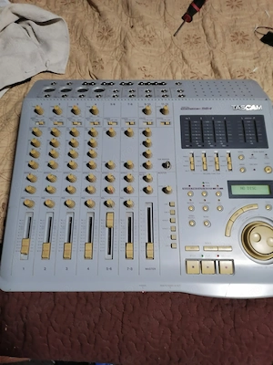 mixere  audio  TASCAM
