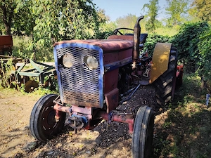 Vând tractor V-445 agricol funcțional cu utilaje: Remorcă Basculabilă, Disc Suspendat, Freză și Plug - imagine 2