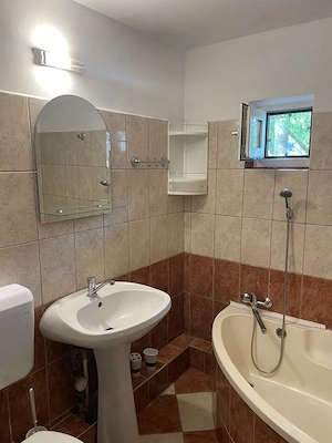 Se oferă spre închiriere apartament cu 3 camere  - imagine 3
