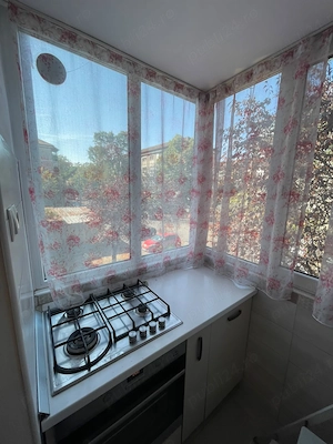Se oferă spre închiriere apartament cu 3 camere  - imagine 2