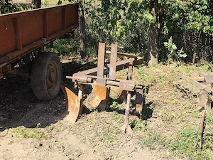 Vând tractor V-445 agricol funcțional cu utilaje: Remorcă Basculabilă, Disc Suspendat, Freză și Plug - imagine 6