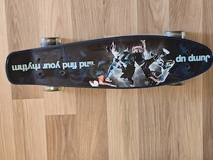 Vând sau schimb skateboard nou 