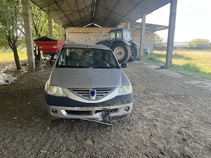 Vand logan lovit pentru piese