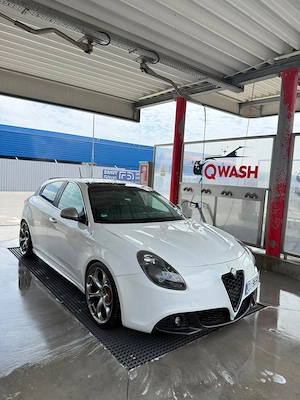 Alfa Romeo Giulietta Quadrifoglio - imagine 9