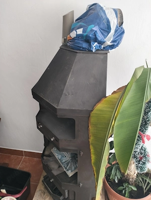 Soba metalica pe lemne