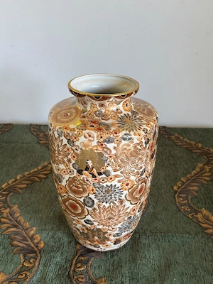 .Vază vintage din porțelan stil Satsuma   decor japonez pictat și auriu 
