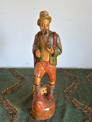 .Statuetă lemn sculptat manual