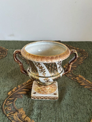 .Vază urnă vintage stil Satsuma   decor japonez cu auriu, două mânere 
