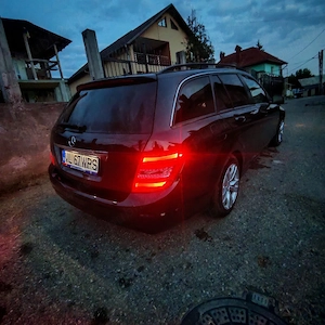 Mercedes-Benz E-Class   Full Black   Aspect impecabil   Se prezintă foarte bine