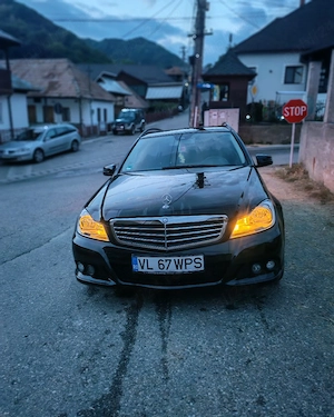 Mercedes-Benz E-Class   Full Black   Aspect impecabil   Se prezintă foarte bine - imagine 4