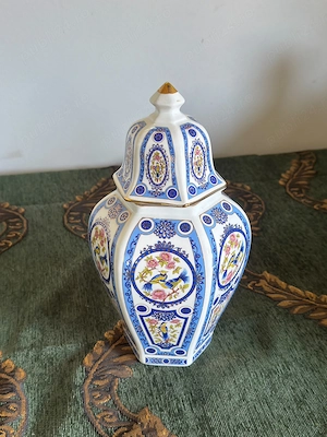 Vază vintage cu capac din porțelan, decor oriental cu păsări și flori 