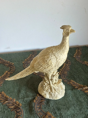 Statuetă decorativă din rasina
