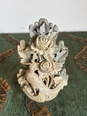 Sculptură chinezească din piatră de săpun (soapstone), cioplită manual 