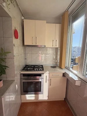 vand apartament 3 camere,70 m2,complet renovat si echipat,luminos si gata pentru mutat - imagine 2