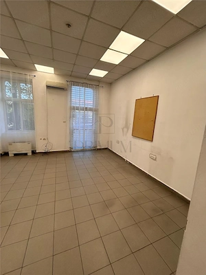 Spatiu comercial - zona linistita - aer conditionat  - 3 camere - 70 mp - imagine 2