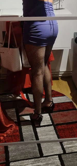 Caut o fată sa ies travestit, sau cuplu.