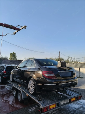 Se dezmembrează W204
