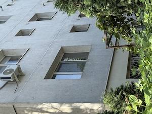 Proprietar inchiriez apartament 3 camere decomandate zona Spital judetean