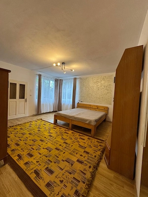 Apartament cu intrare separata, parter, curte si parcare - imagine 2