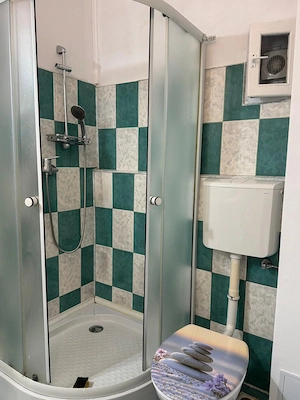 Apartament cu intrare separata, parter, curte si parcare - imagine 9