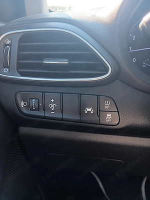 De vanzare Hyundai i30, an 2019, motor 1.368 cmc, benzina, cu 88.661 km - dotări generoase - imagine 3