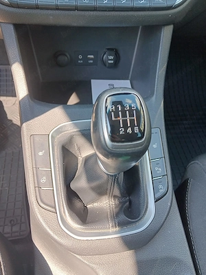 De vanzare Hyundai i30, an 2019, motor 1.368 cmc, benzina, cu 88.661 km - dotări generoase - imagine 16