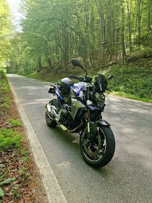 Bmw f900 r         