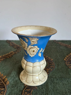 Vază decorativă vintage din porțelan