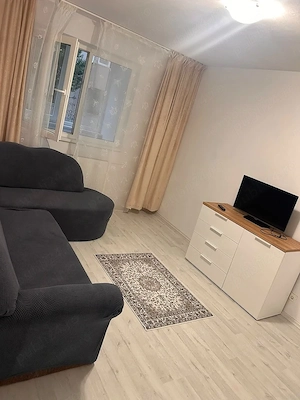 Închiriez apartament