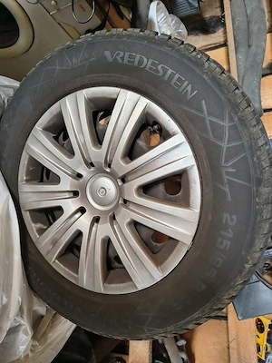 Vând cauciucuri de iarna noi pentru Tiguan,dastar, cu genți  - imagine 5