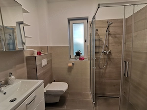 Apartament cu 3 camere, direct prorietar, complet utilat, cu un loc de parcare inclus. - imagine 9