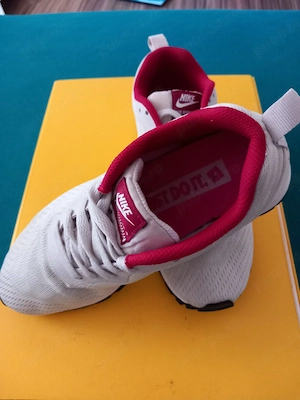 adidasi nike