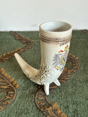 .Corn al abundenței vintage din ceramică