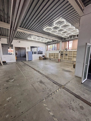 Închiriez spațiu comercial   depozit   showroom 270 mp   str. Fabricii de Zahar   2.200   lună - imagine 3