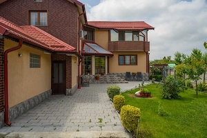 Afumați – Trandafirului, casă cărămidă 6 camere, teren 750 mp, 2 garaje