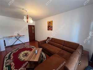 Apartament 3 camere decomandate 2 bai zona Vasile Aaron Sibiu - imagine 2