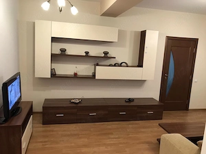 Inchiriez apartament 2 camere, loc parcare inclus