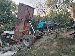 Remorca basculabila
