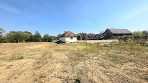 Casa si teren intravilan 1672 Mp la strada principala Pojogeni, Targu Carbunesti - imagine 3