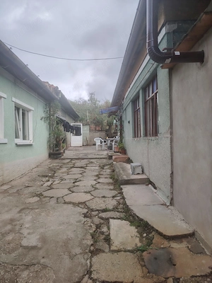 Vând 2 case locuibile 