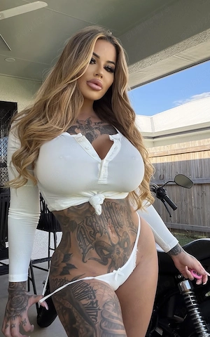 Maria 22 de ani blonda perfecta