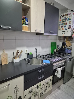 Vand urgent  ! Apartament cu 2 camere confort 1 decomandat bloc de cărămidă  - imagine 2