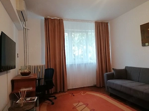 Închiriez apartament cu 3 camere 