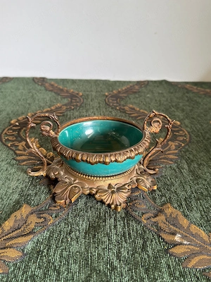 Bombonieră   bol decorativ vintage cu inserție din sticlă verde și suport din bronz, stil Art Nouvea