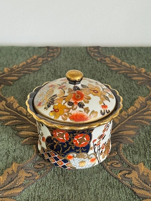 Bombonieră vintage din porțelan cu capac   decor oriental japonez